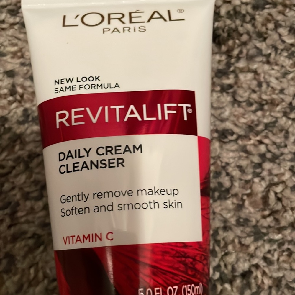 L’Oréal Paris Revitalift Cleanser - Picture 3 of 3